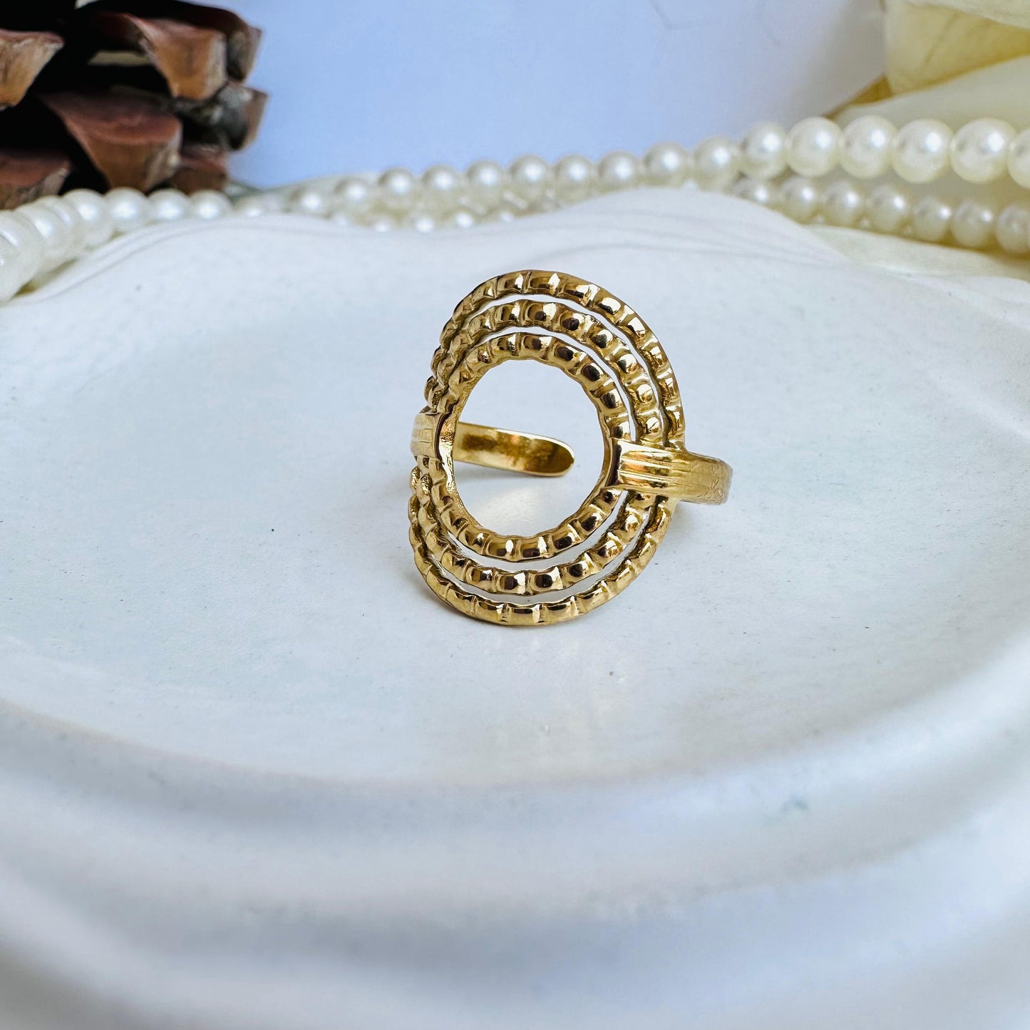 Hollow Tri-oval 18K Ring