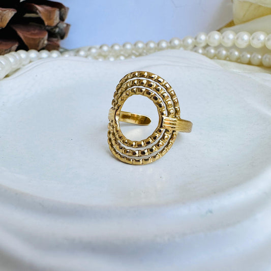 Hollow Tri-oval 18K Ring