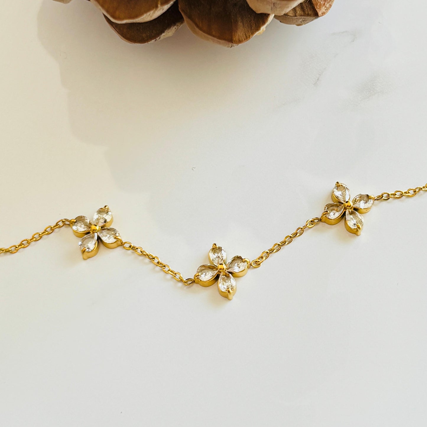 White Flora Bracelet •