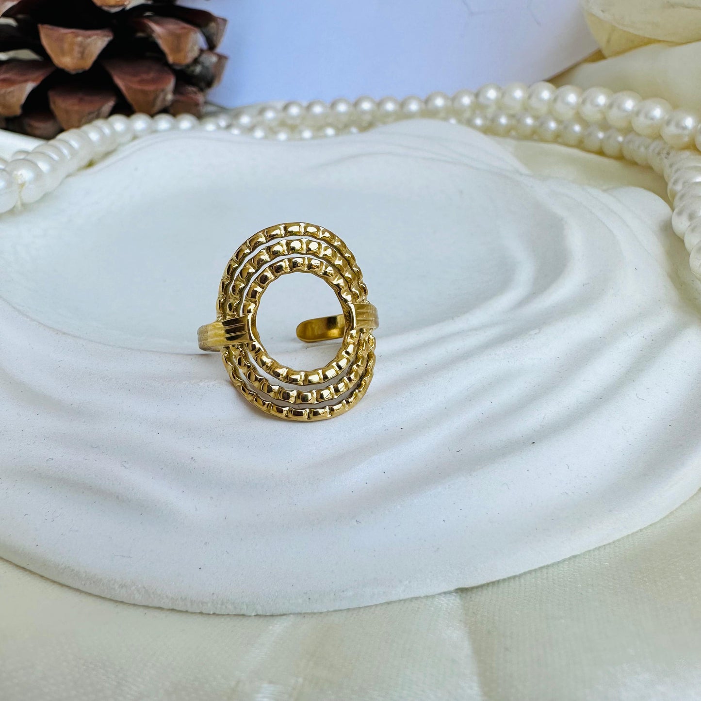 Hollow Tri-oval 18K Ring