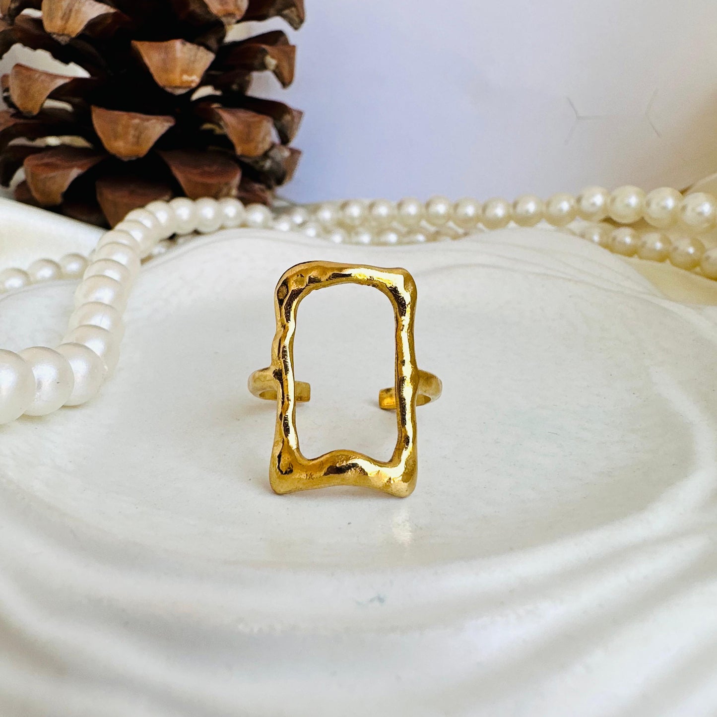 Hollow Rectangular 18K Ring •