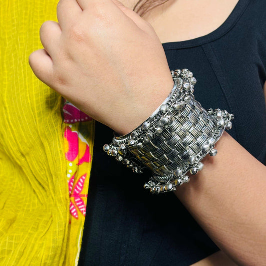 Nest Adjustable Festive Bracelet