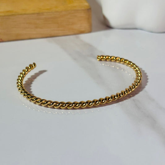 Twirl Adjustable Bracelet •