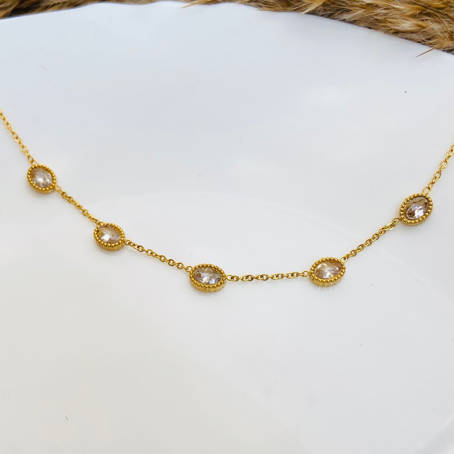 White Elizeh Necklace