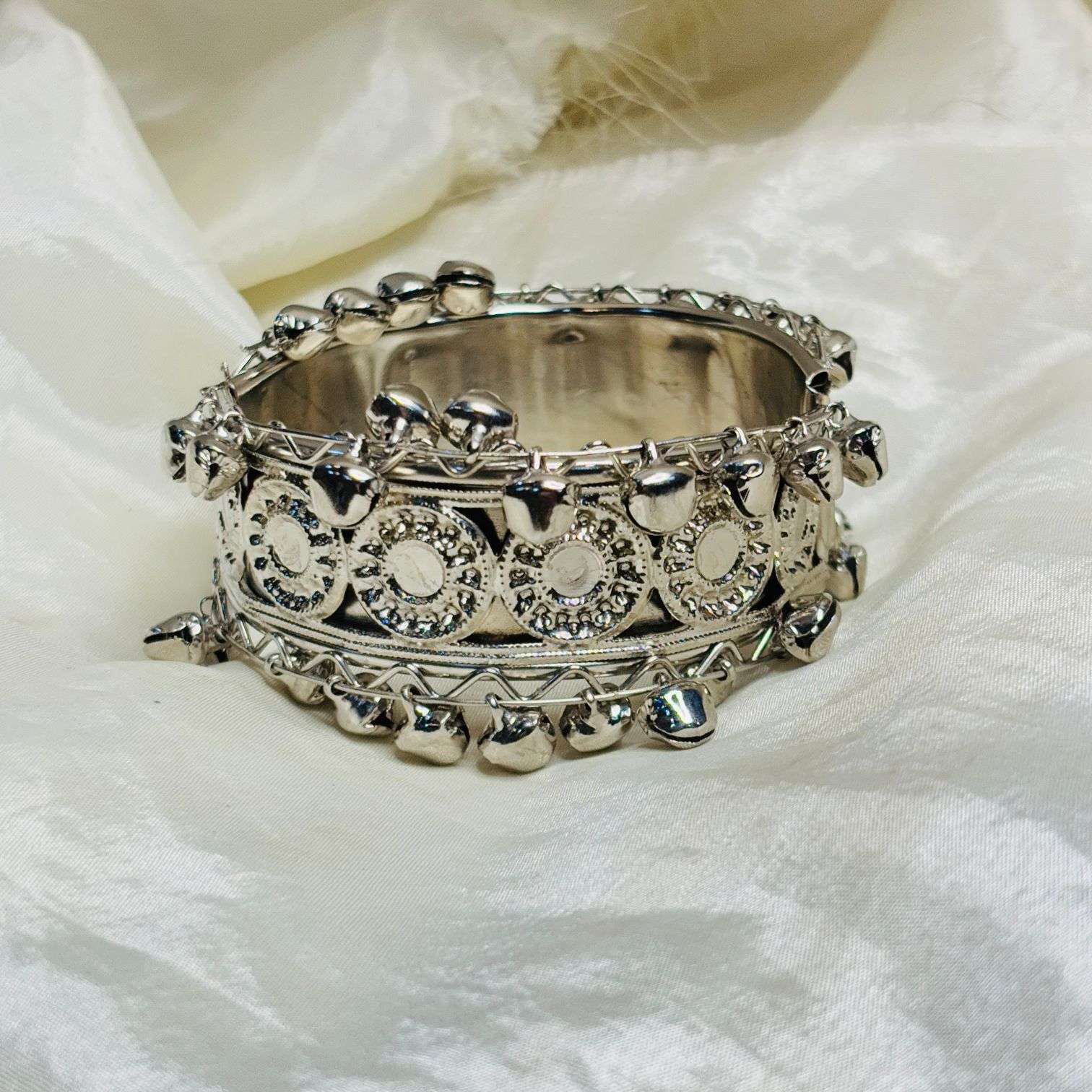 Chankar Openable Fusion Bracelet