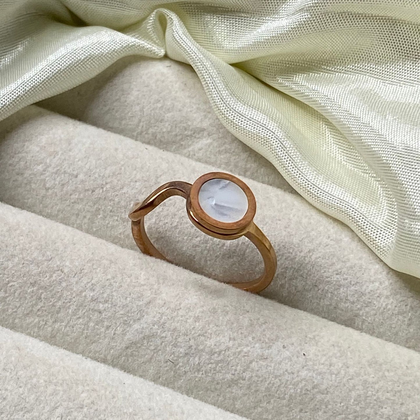 White Round Wave Classic Ring