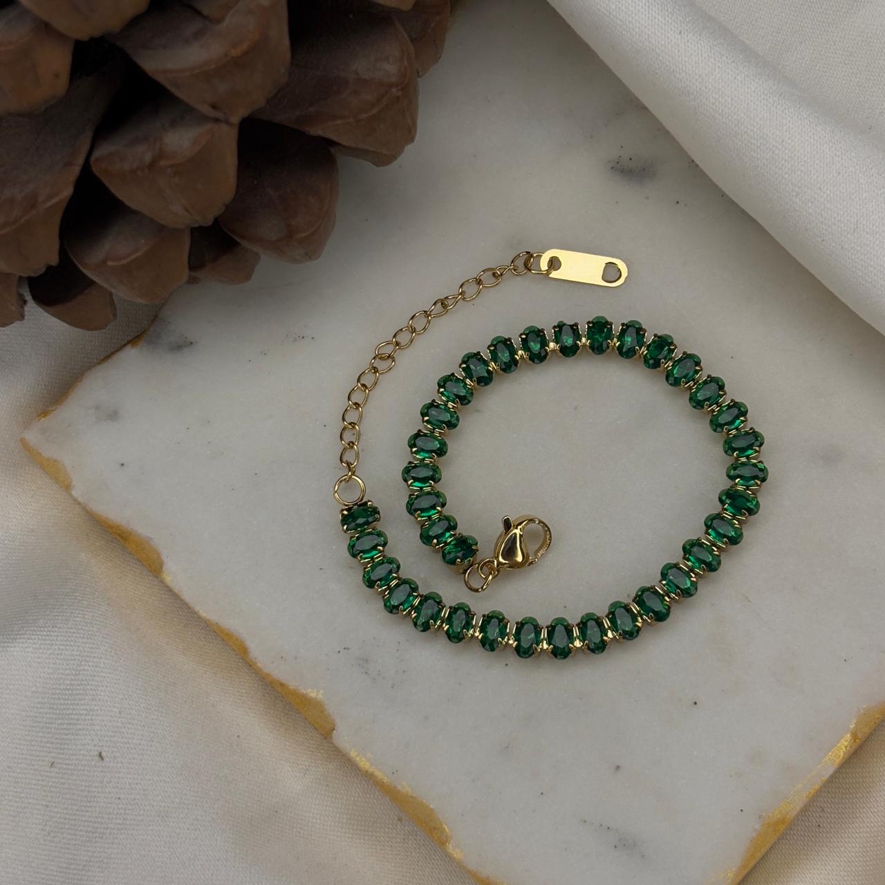 Elara Luxe Emerald Chain Bracelet
