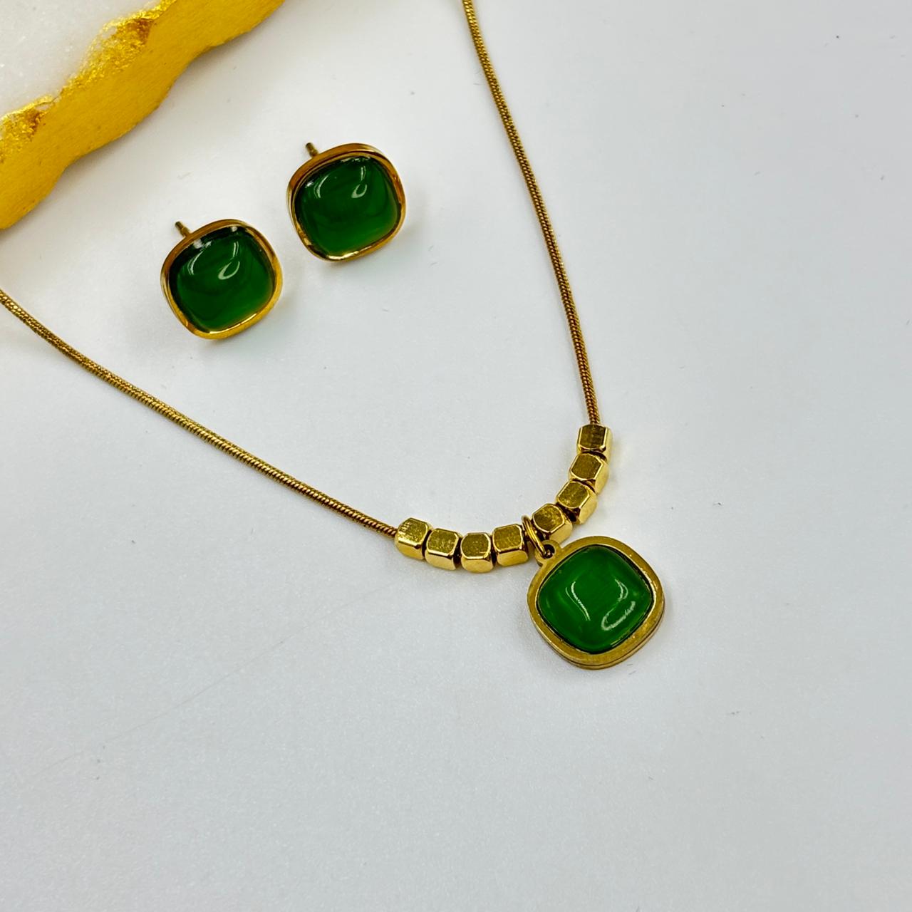 Emerald Elegance Jewellery Set