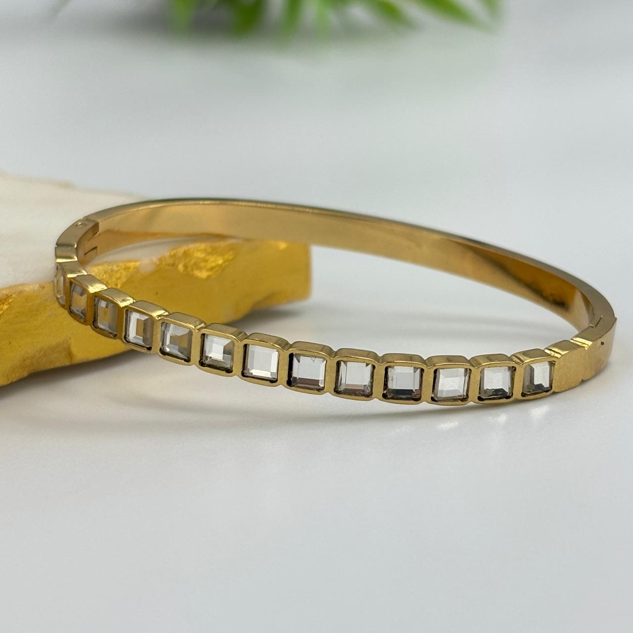 Flux Bracelet  (Small Size-2.2-2.4)