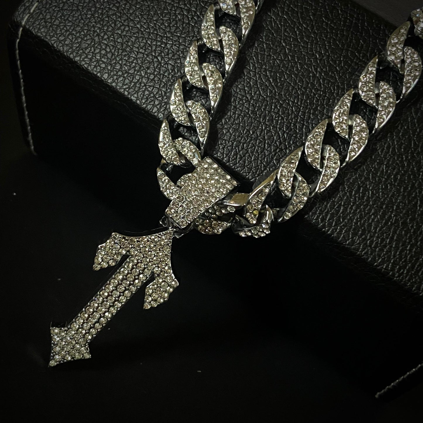 The Arrow ICED Out Neckchain