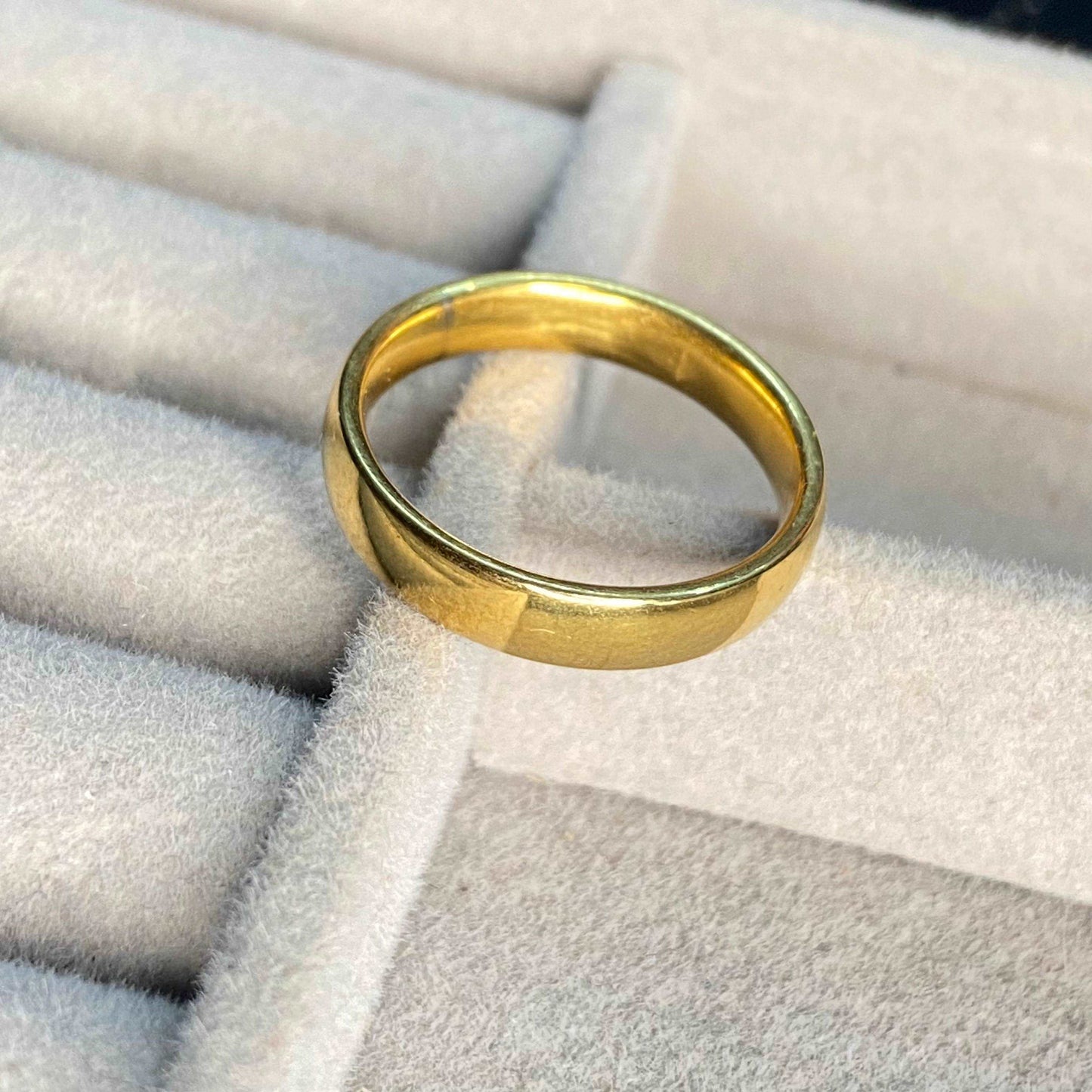 Classic Gold Band Ring