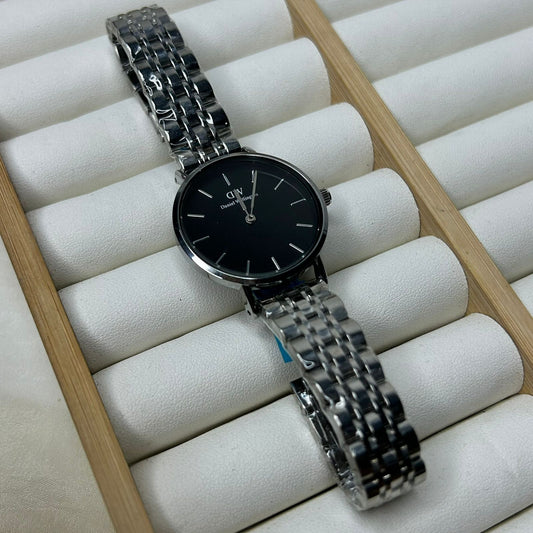 DW 28 mm Round Chain Watch 05