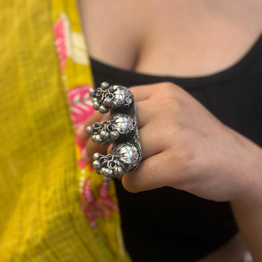 Ball 2 Fingers Ring
