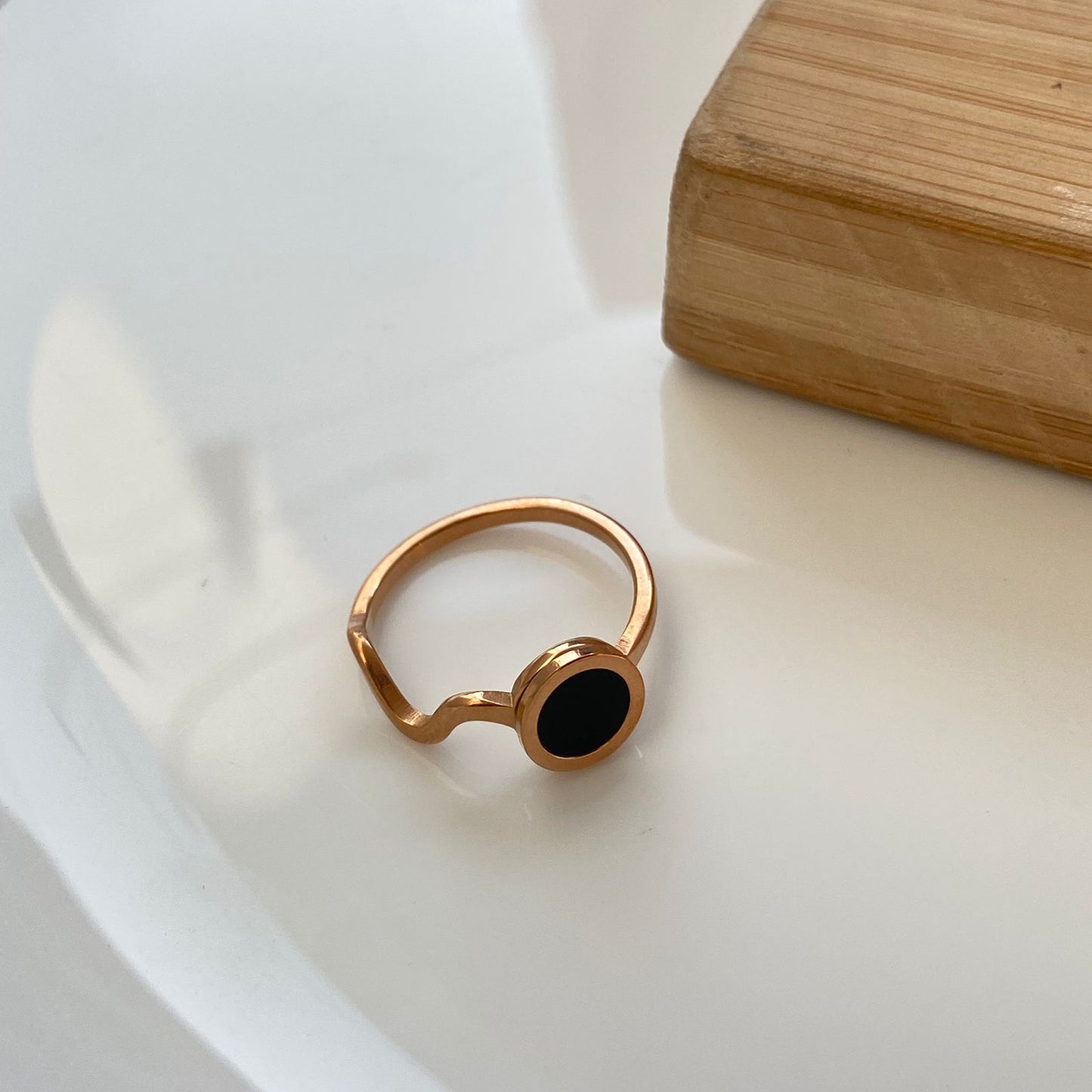 Round Wave Classic Ring