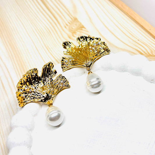 Oyster Water Pearl Luxe Earrings