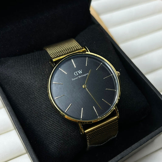 DW 32 mm Round Watch 06