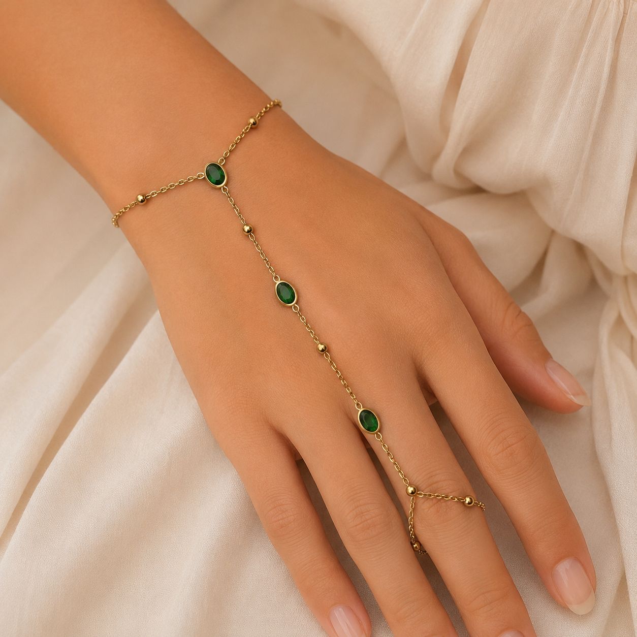 Emerald Ollie Hand Chain