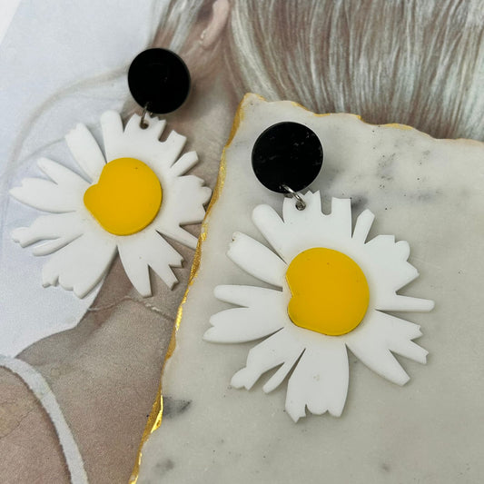 Petal Daze Earrings (White)