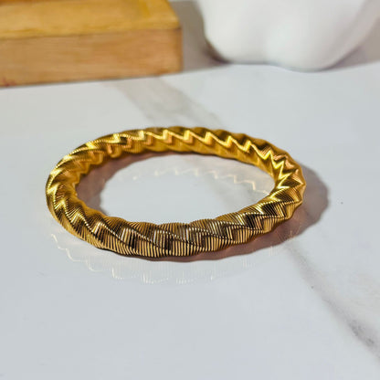 Spiral Luxe Stretchable 18K Bracelet