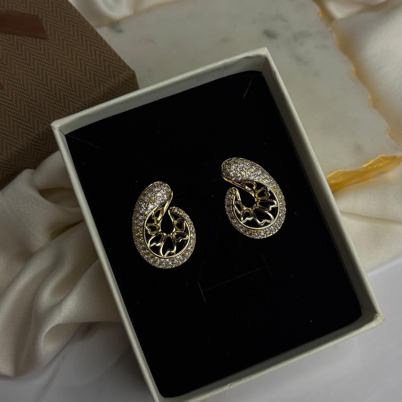 Sparkling Studs