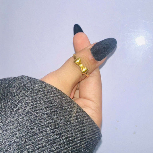 Bow 18K Ring