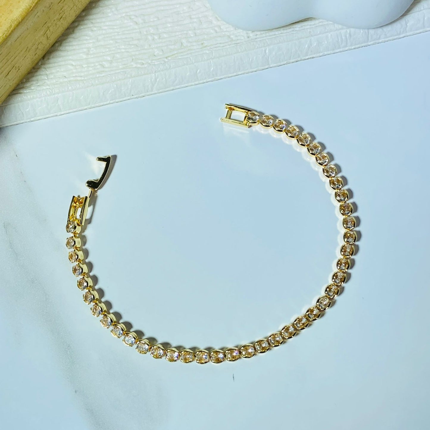 Round Tennis Bracelet (Gold)