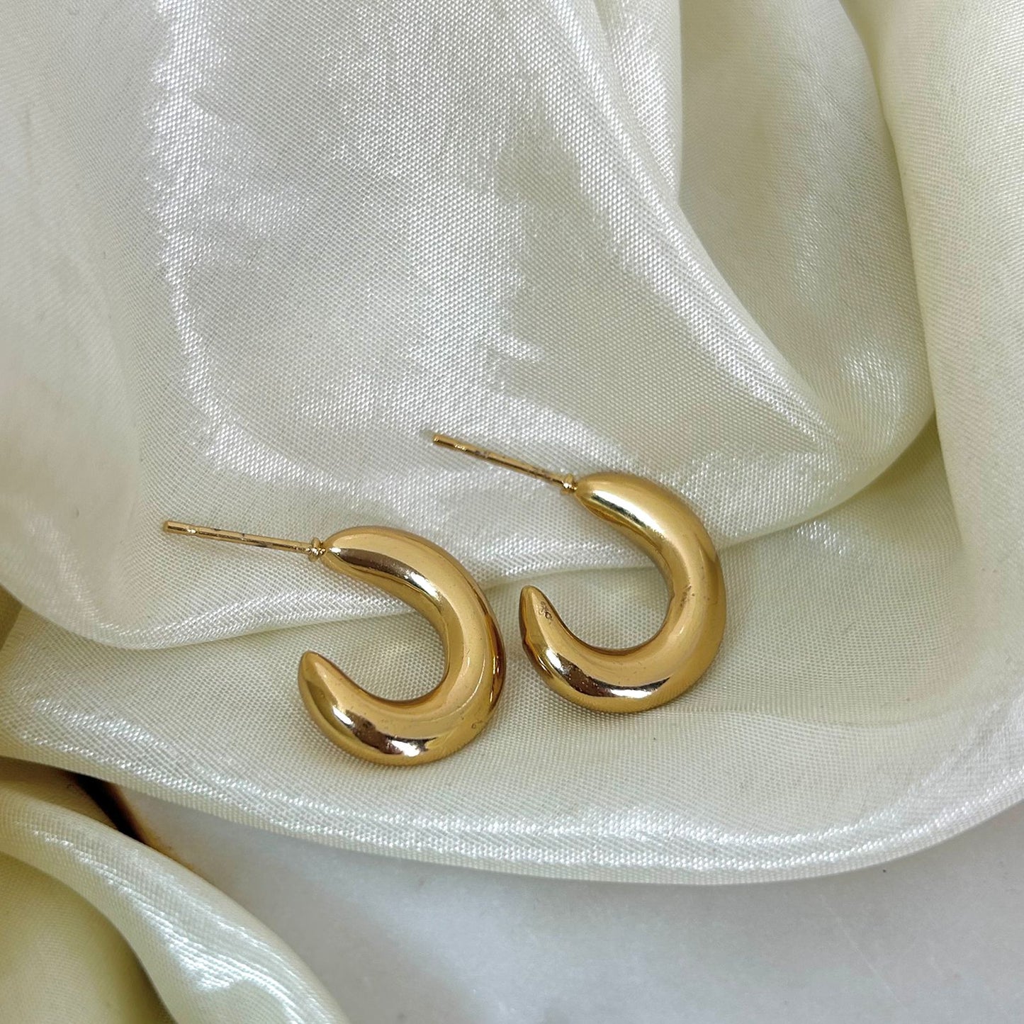 Luxe Curve Hoops