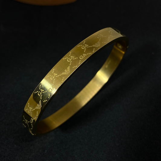 GA-ARMNi 18K Cuff Bracelet