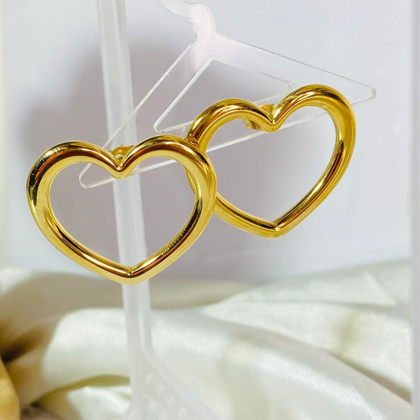 Twined Heart Earrings •