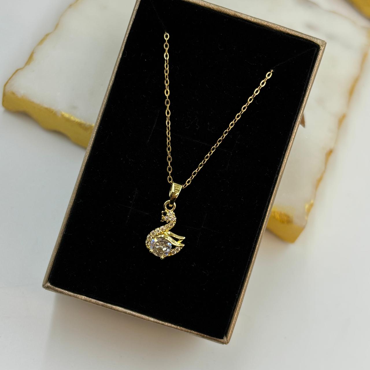 Dainty Swaroski Necklace ( Gold )