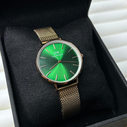 DW 28 mm Round Watch 01