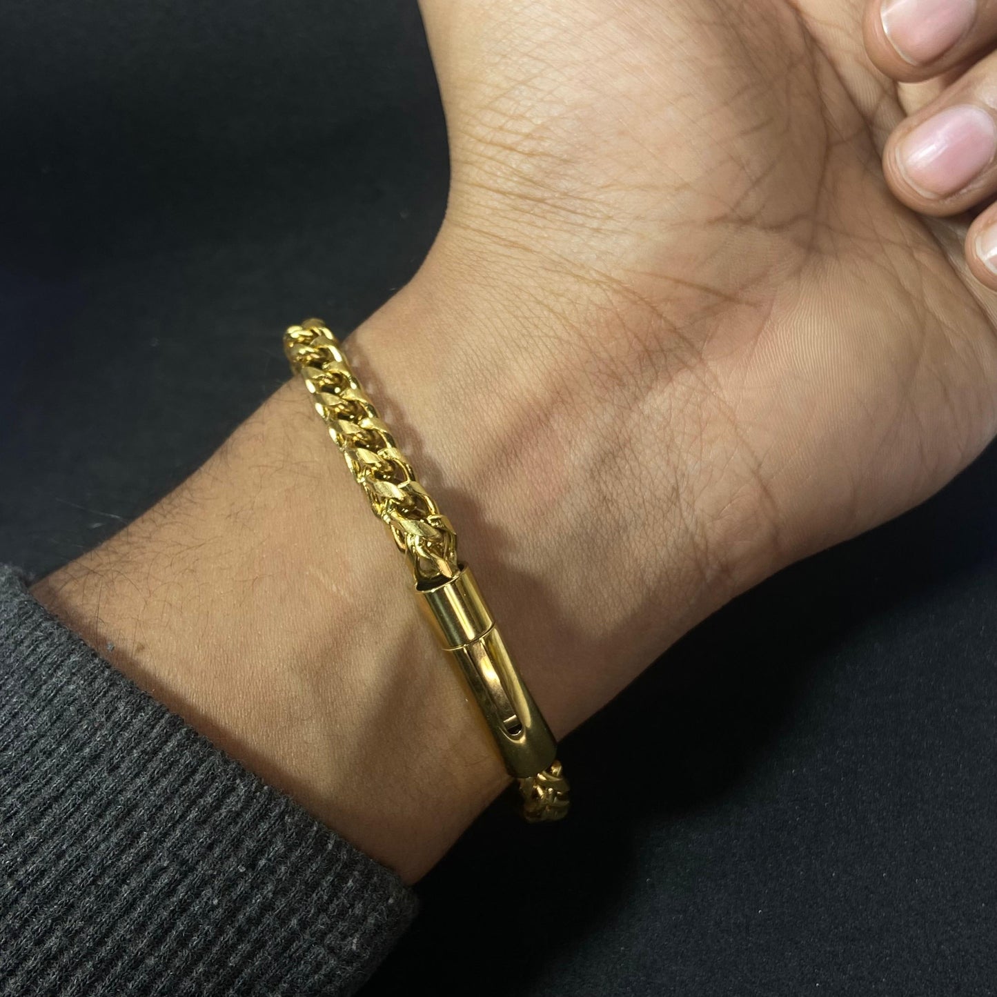 Yomin 18K Gold-Plated Titan Bracelet