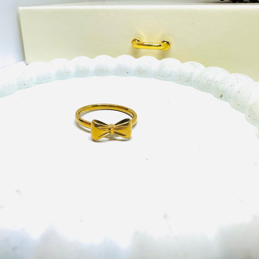 Bow 18K Ring