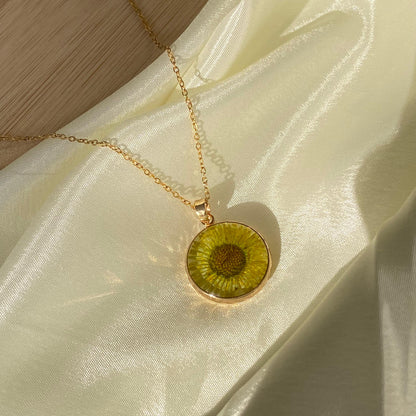 Green Daisy Resin Necklace