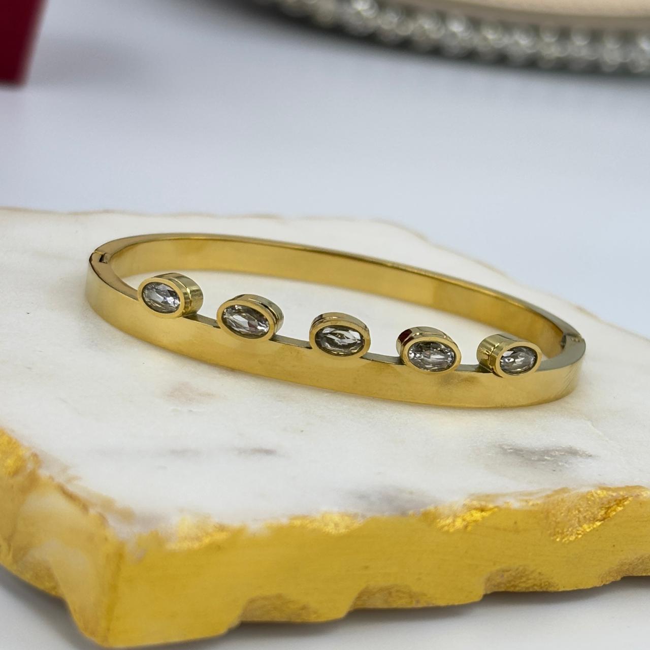 Veronica Bracelet  (Small Size-2.2-2.4)