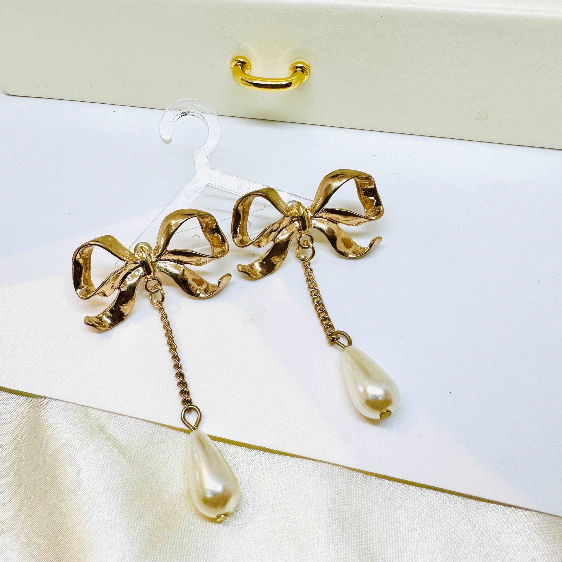 Bow Pearl Earrings