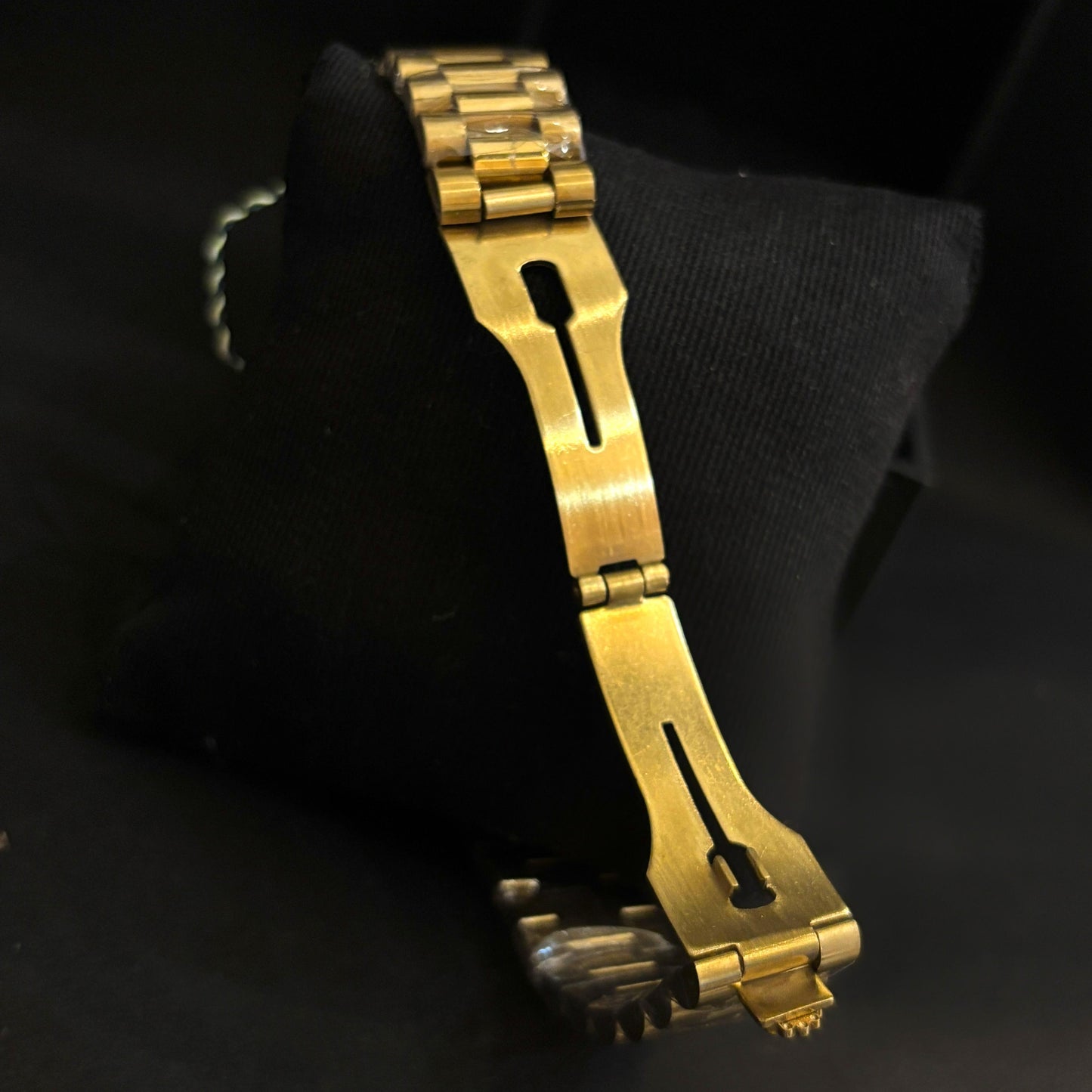 Ro-lex Gold White Dial Watch