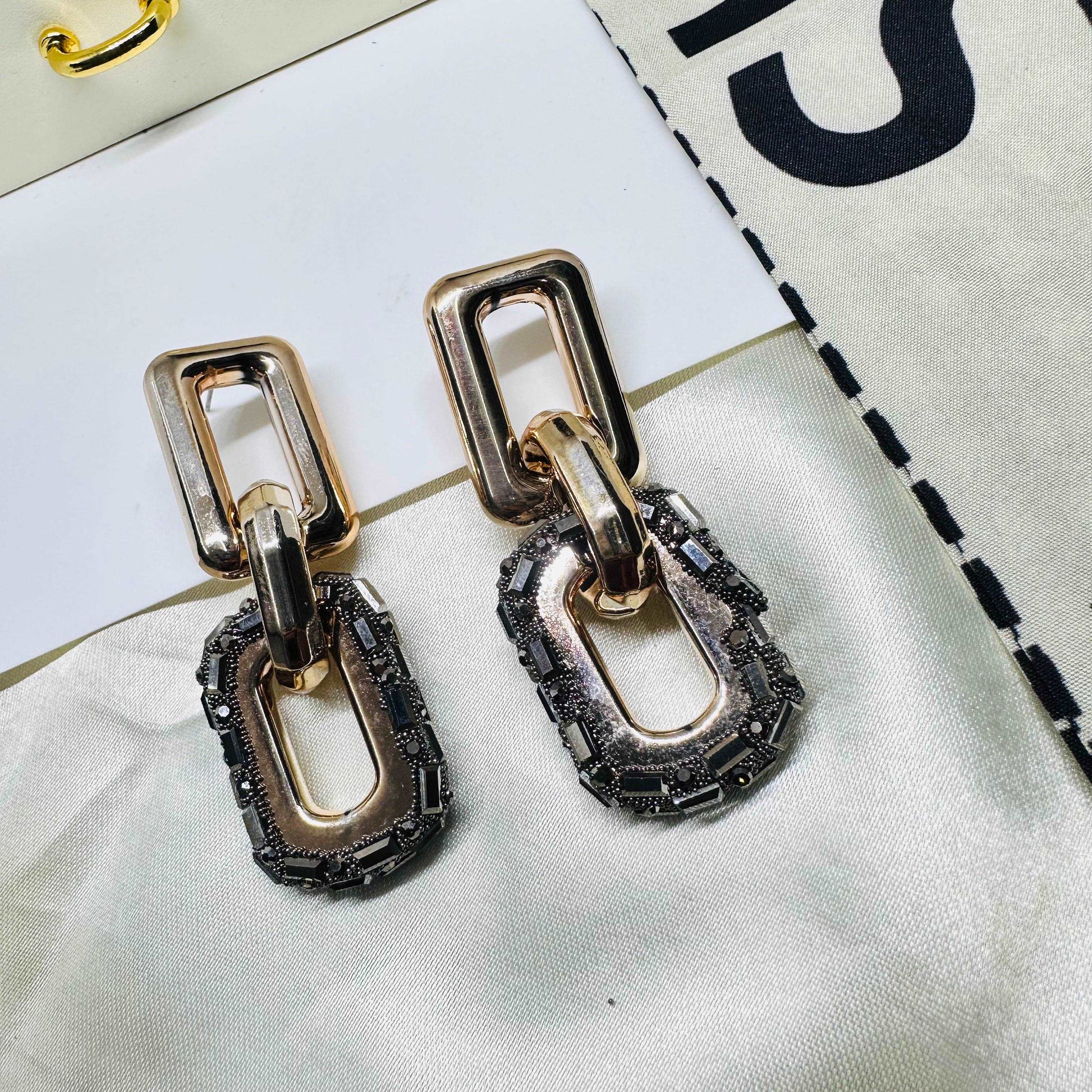 Party Buzz Link Danglers