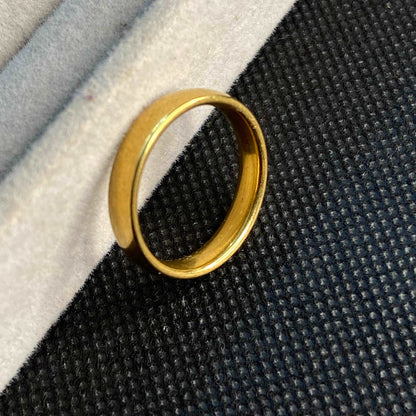 Classic Gold Band Ring