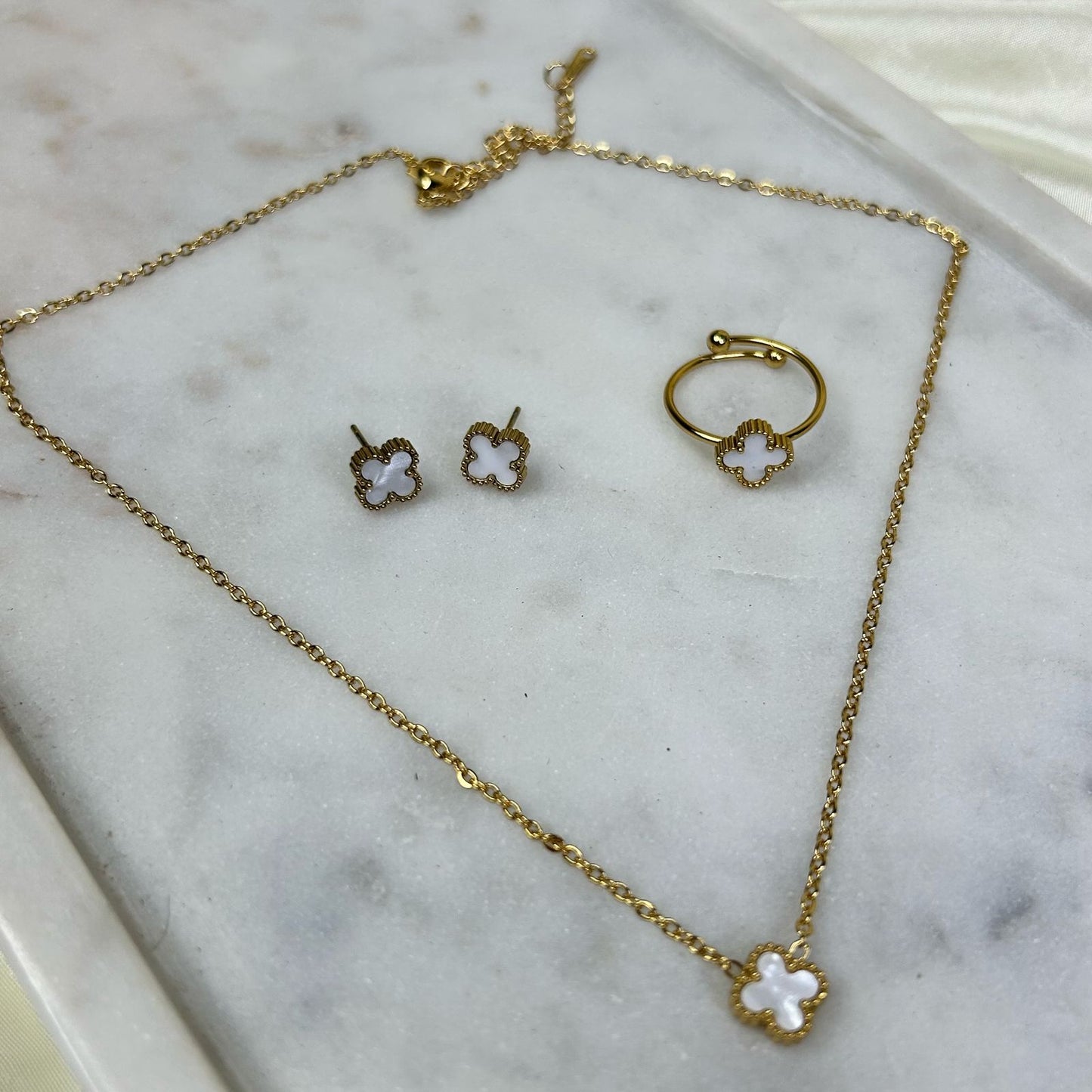 White Clover Jewellery Set