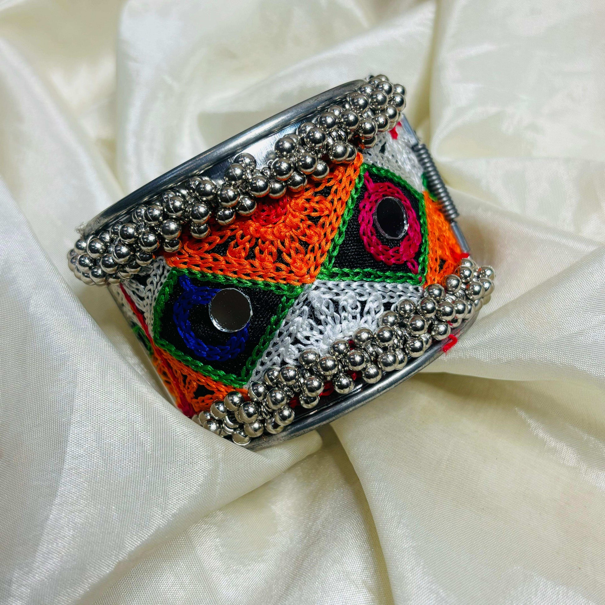 Hetal Openable Oxidise Bracelet