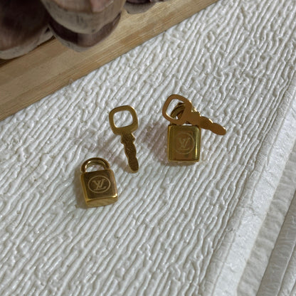 LV Key Lock Detachable  Studs