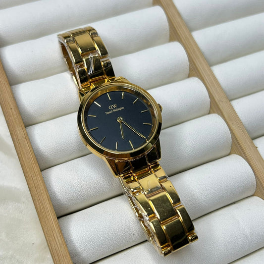 DW 28 mm Round Chain Watch 06