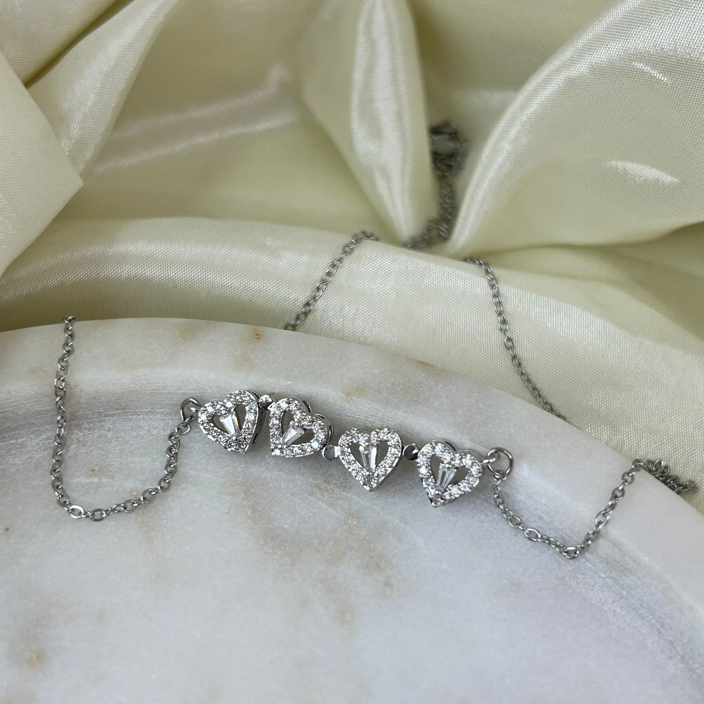 Magnetic Heart Necklace ( Silver)