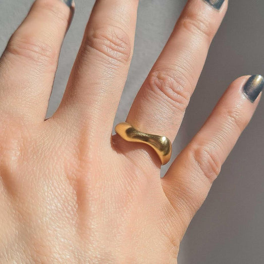 Kristina Wave 18K Ring