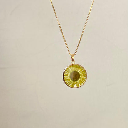 Green Daisy Resin Necklace