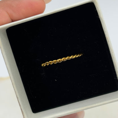 Twirled Minimal Ring