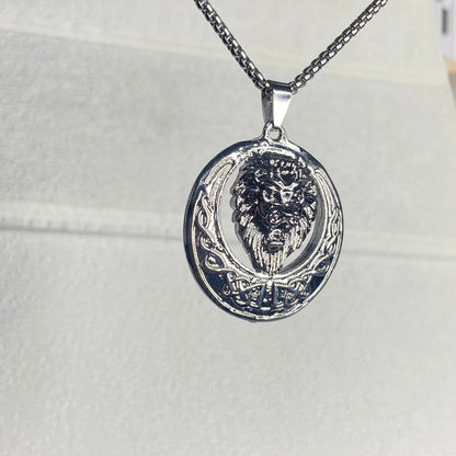 Luna Leo Pendant Chain