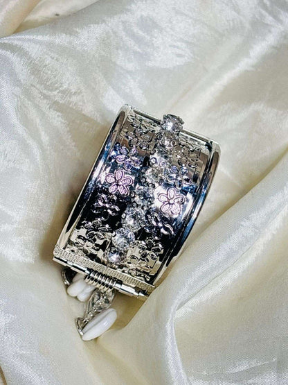 Dual Side Rhinestone Cowry Drops Openable Bracelet