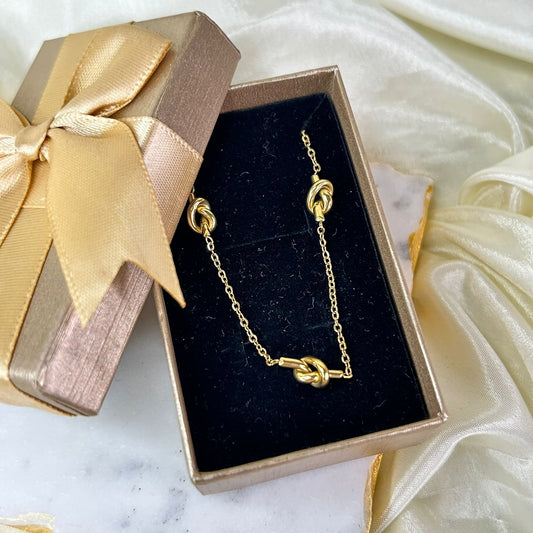 Knottica necklace